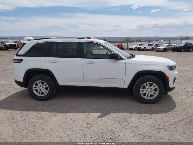 2023 JEEP GRAND CHEROKEE LAREDO 4X4 13