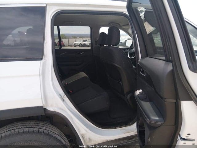 2023 JEEP GRAND CHEROKEE LAREDO 4X4 8