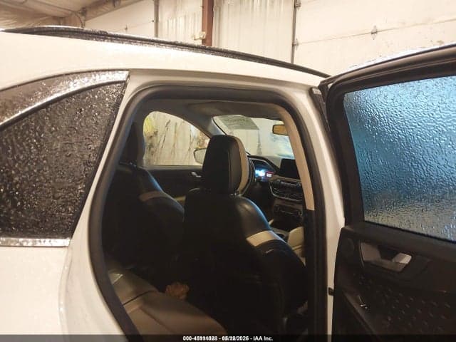 2020 FORD ESCAPE TITANIUM 8