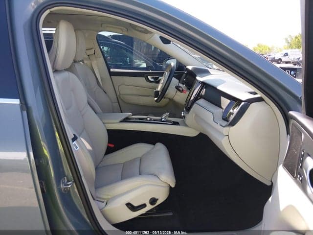 2023 VOLVO XC60 B5 ULTIMATE BRIGHT THEME 5