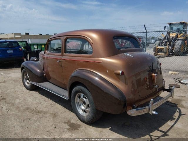 1939 CHEVROLET SEDAN 3