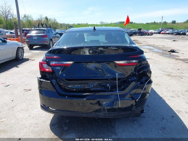 2025 TOYOTA CAMRY LE 17