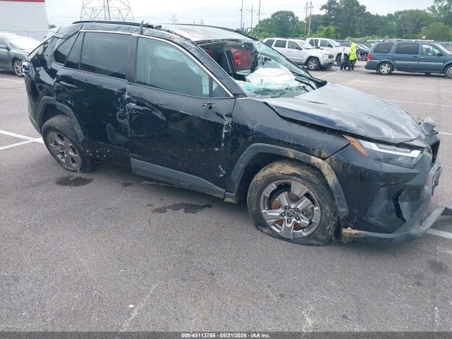 2022 TOYOTA RAV4 XLE 1