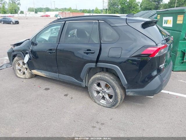 2022 TOYOTA RAV4 XLE 3