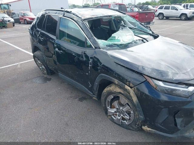 2022 TOYOTA RAV4 XLE 6
