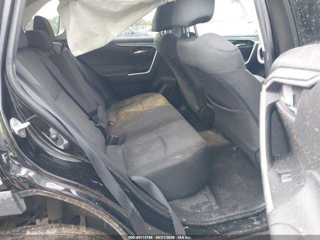 2022 TOYOTA RAV4 XLE 8