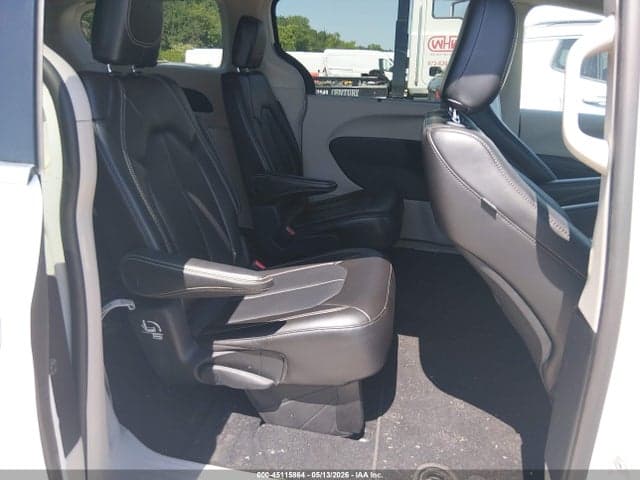 2023 CHRYSLER PACIFICA TOURING L 8