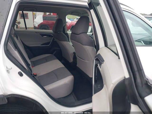 2023 TOYOTA RAV4 XLE 8