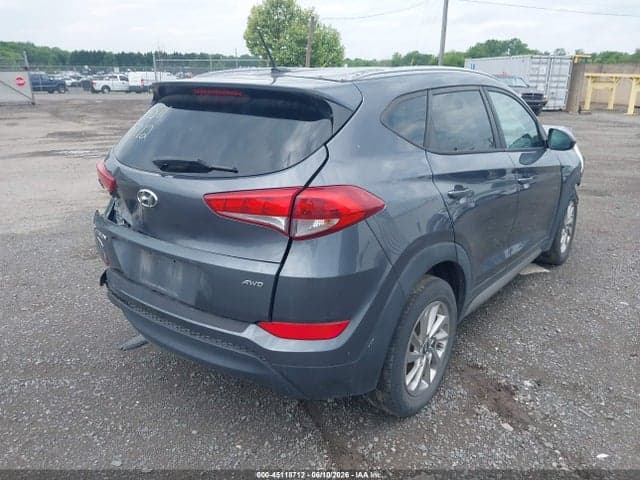 2017 HYUNDAI TUCSON SE 4