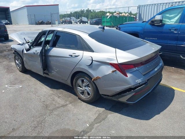 2025 HYUNDAI ELANTRA SE 3