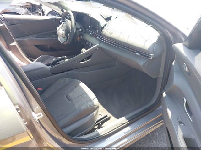 2025 HYUNDAI ELANTRA SE 5