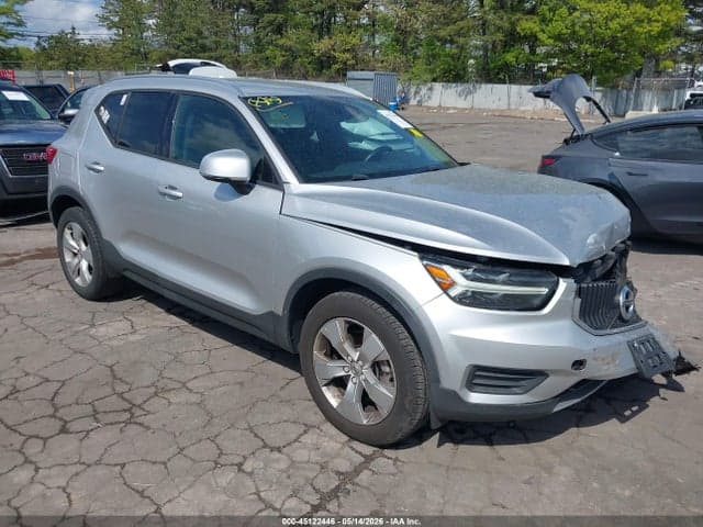 2019 VOLVO XC40 T5