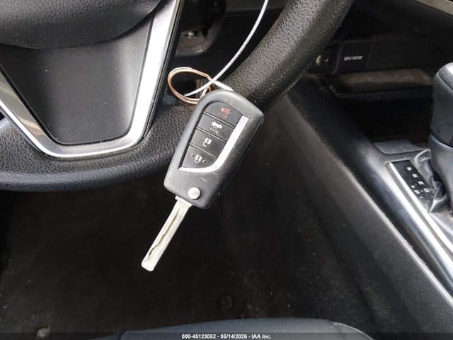 2019 TOYOTA CAMRY LE 11