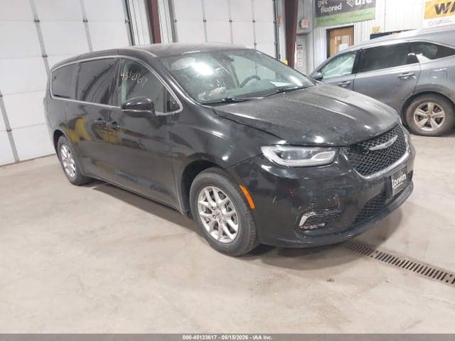 2023 CHRYSLER PACIFICA TOURING L 1