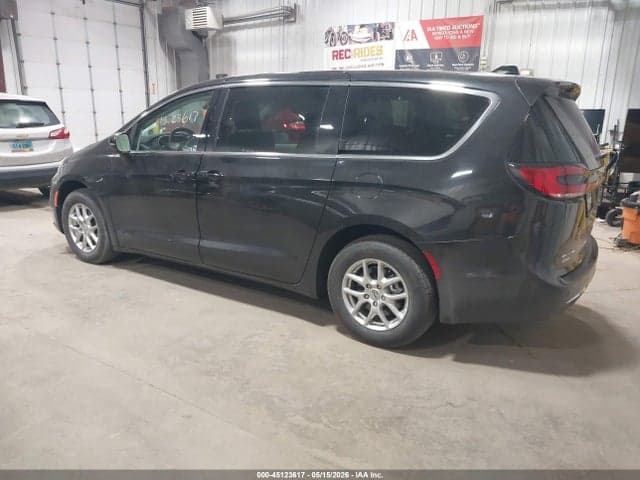 2023 CHRYSLER PACIFICA TOURING L 3