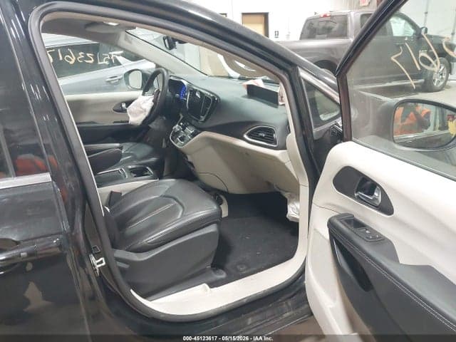 2023 CHRYSLER PACIFICA TOURING L 5