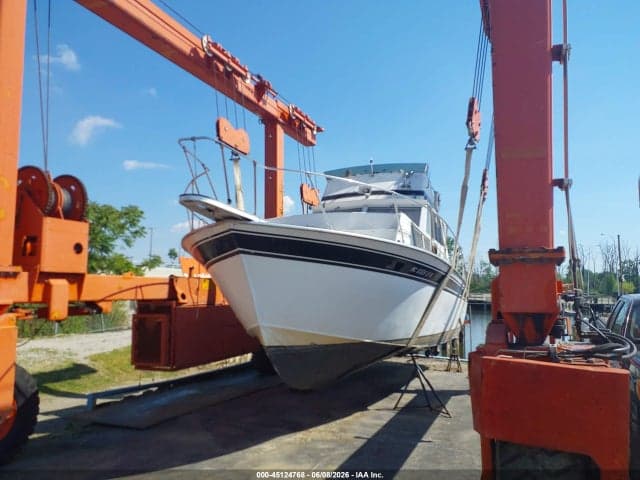 1985 MARINETTE 32 FT