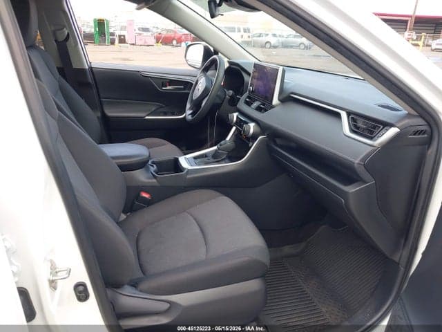 2025 TOYOTA RAV4 XLE 5
