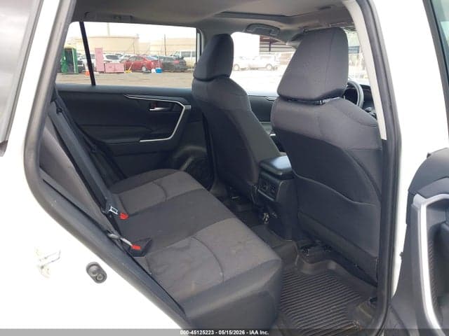 2025 TOYOTA RAV4 XLE 8