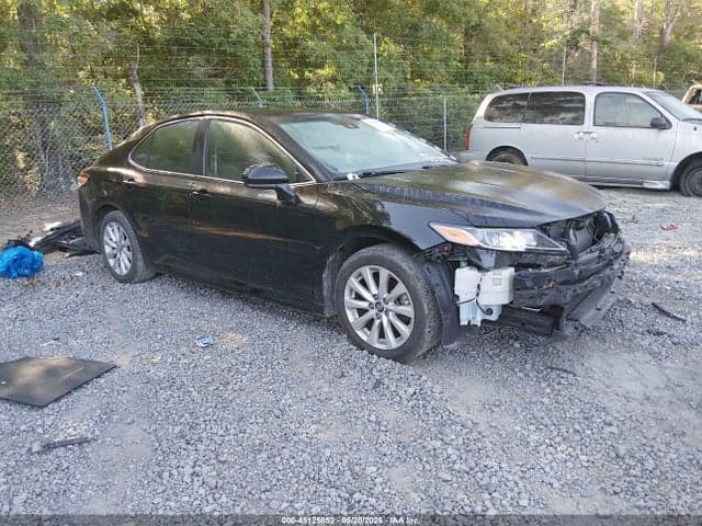 2019 TOYOTA CAMRY LE 1