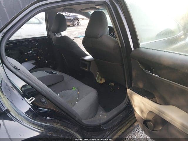 2019 TOYOTA CAMRY LE 8