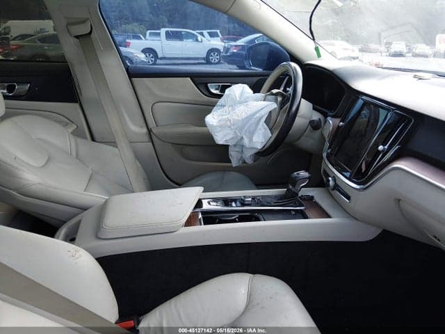 2021 VOLVO S60 T5 MOMENTUM 5
