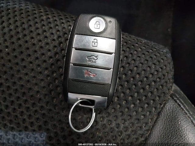 2020 KIA OPTIMA S 11