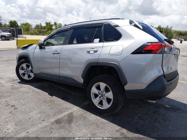 2020 TOYOTA RAV4 XLE 3