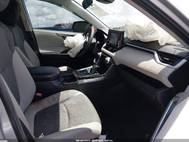 2020 TOYOTA RAV4 XLE 5