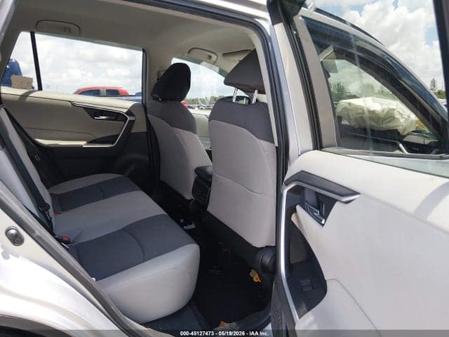 2020 TOYOTA RAV4 XLE 8