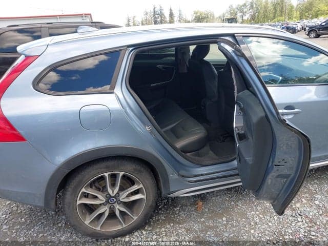 2017 VOLVO V60 CROSS COUNTRY T5 8