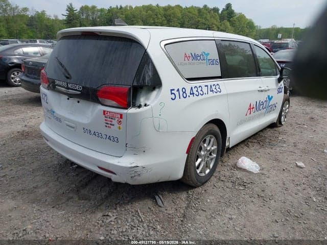 2023 CHRYSLER VOYAGER LX 4