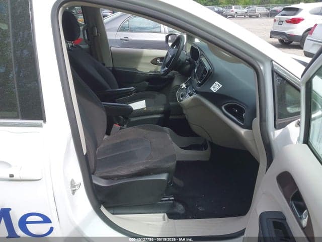 2023 CHRYSLER VOYAGER LX 5