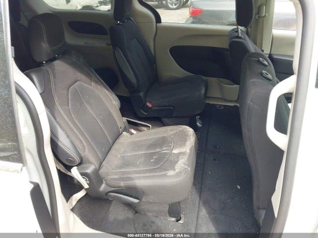 2023 CHRYSLER VOYAGER LX 8