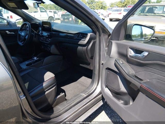 2023 FORD ESCAPE ST-LINE 5