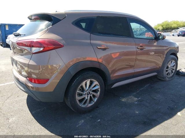 2017 HYUNDAI TUCSON SE 4