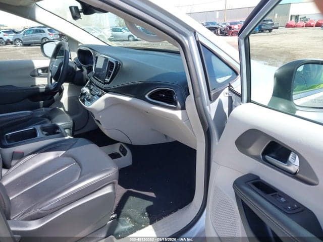 2023 CHRYSLER PACIFICA TOURING L 5