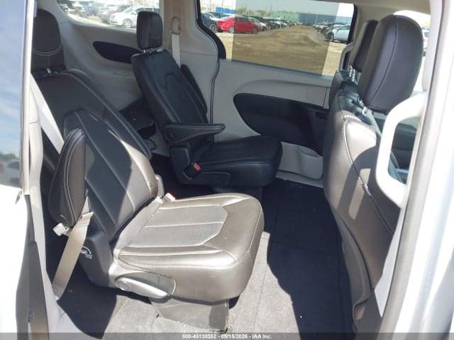 2023 CHRYSLER PACIFICA TOURING L 8