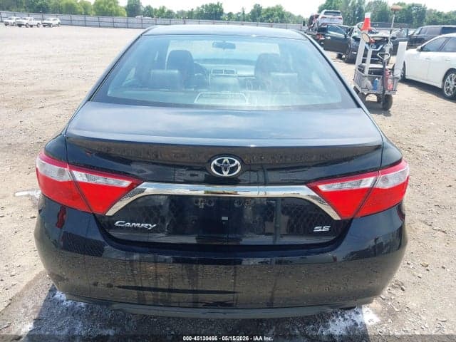 2017 TOYOTA CAMRY SE 16