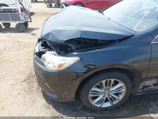 2017 TOYOTA CAMRY SE 18