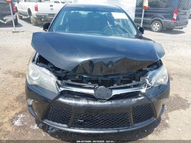 2017 TOYOTA CAMRY SE 6