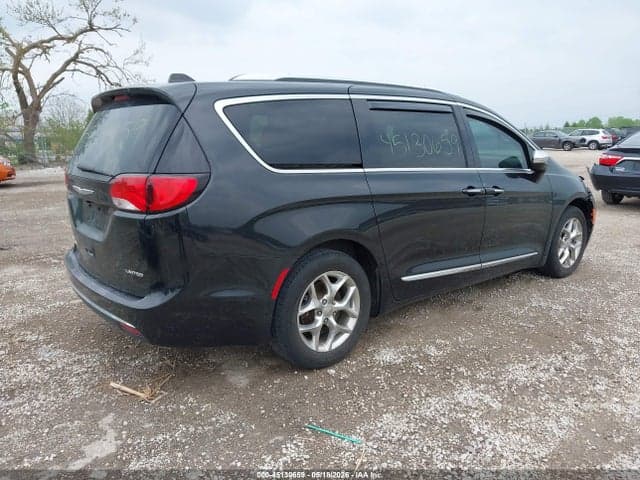 2017 CHRYSLER PACIFICA LIMITED 4
