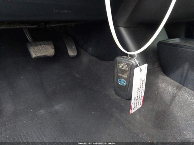 2020 TOYOTA PRIUS LE 11