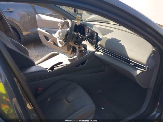 2023 HYUNDAI ELANTRA SE 5