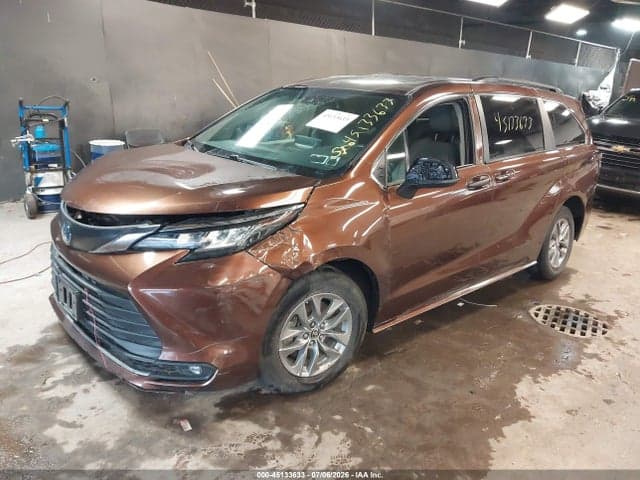 2023 TOYOTA SIENNA XLE 2