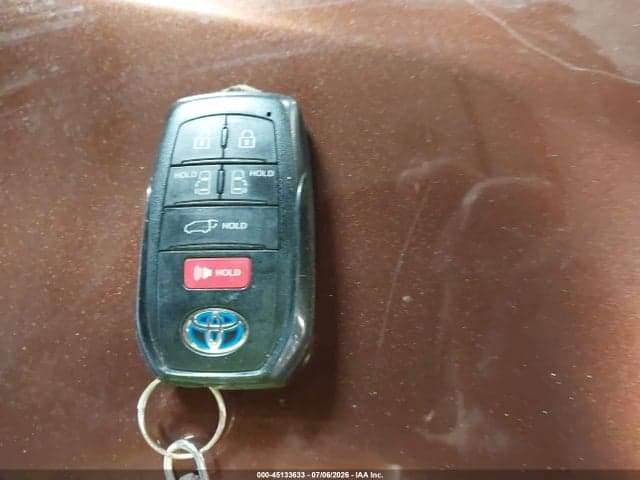 2023 TOYOTA SIENNA XLE 11