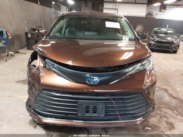2023 TOYOTA SIENNA XLE 6