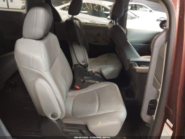 2023 TOYOTA SIENNA XLE 8