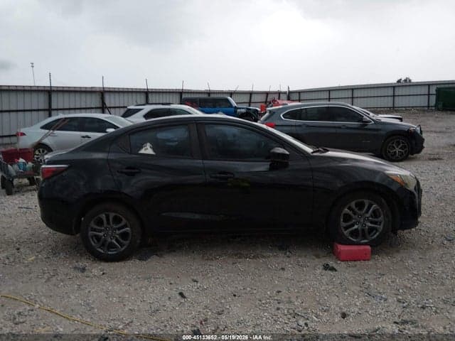 2019 TOYOTA YARIS LE 13