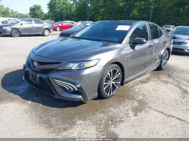 2018 TOYOTA CAMRY SE 2